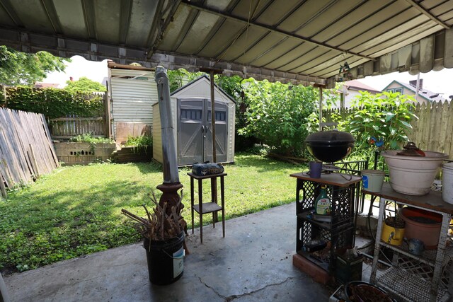 944 Philadelphia St, Covington, KY 41011 - view of patio / terrace