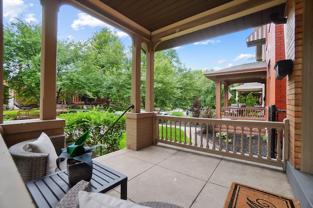 645 Maple Ave, Newport, KY 41071 - view of covered porch
