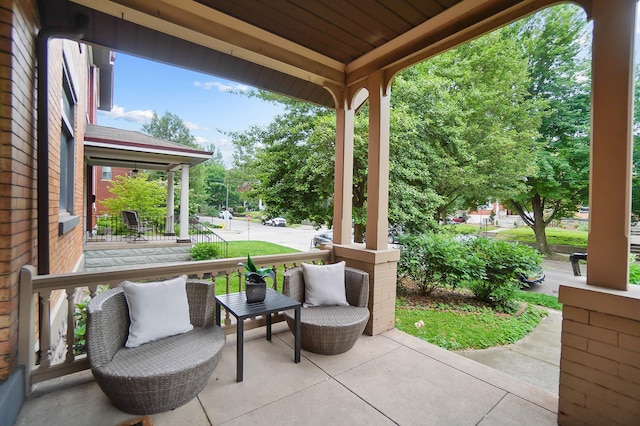 645 Maple Ave, Newport, KY 41071 - view of covered porch