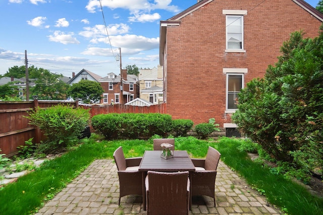 645 Maple Ave, Newport, KY 41071 - view of patio / terrace with outdoor dining space