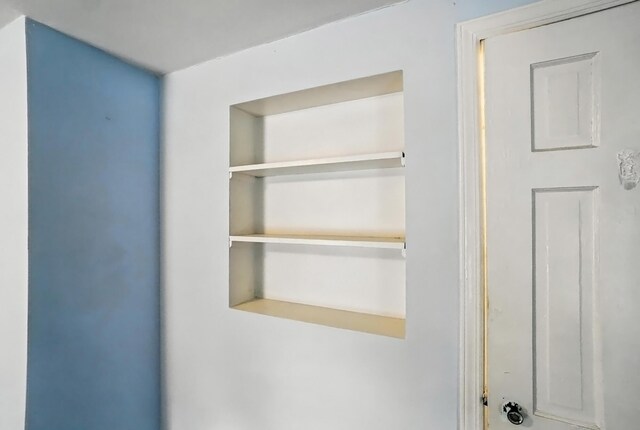 3314 Elizabeth St, Erlanger, KY 41018 - view of closet