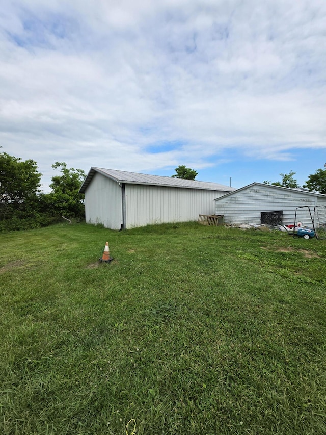 235 Leaning Oak Rd, Corinth, KY 41010 - view of grassy yard with a pole building and an outbuilding