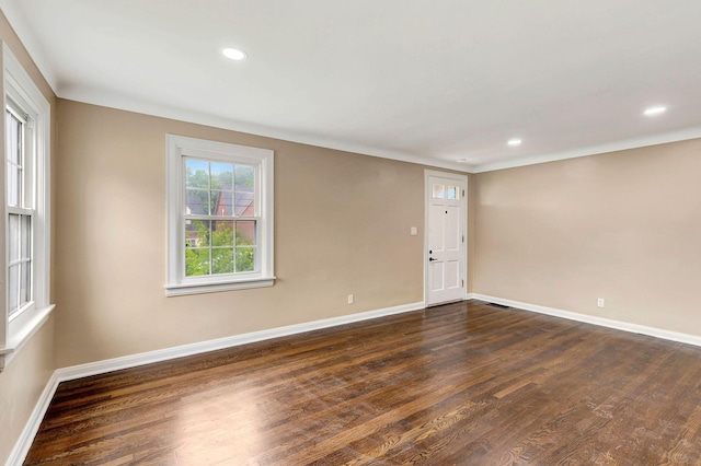 1191 Wilson Rd, Bellevue, KY 41073 - unfurnished room with dark wood-style floors, baseboards, and recessed lighting