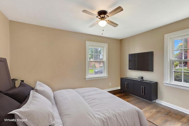 1191 Wilson Rd, Bellevue, KY 41073 - bedroom with dark wood-style flooring, baseboards, and ceiling fan