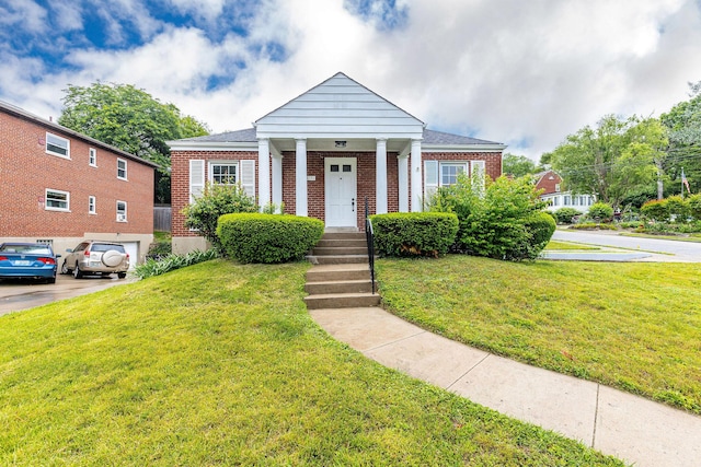 1191 Wilson Rd, Bellevue, KY 41073 - view of front facade featuring brick siding and a front yard