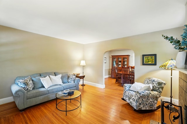 134 Strathmore Ave, Fort Thomas, KY 41075 - living room with arched walkways, light wood-type flooring, and baseboards