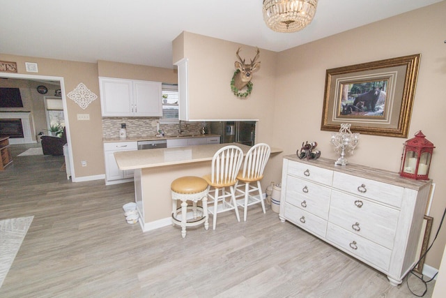 1727 Shaw Rd, Independence, KY 41051 - kitchen with light wood-style flooring, a sink, a breakfast bar area, and light countertops