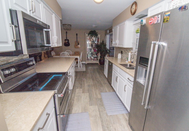 1727 Shaw Rd, Independence, KY 41051 - kitchen featuring appliances with stainless steel finishes, a sink, backsplash, and white cabinetry