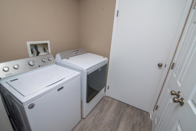 1727 Shaw Rd, Independence, KY 41051 - laundry area with washing machine and clothes dryer and light wood-style floors
