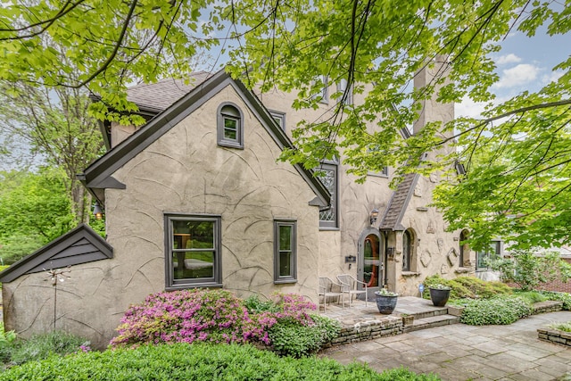 1058 Emerson Rd, Park Hills, KY 41011 - view of front facade with a patio