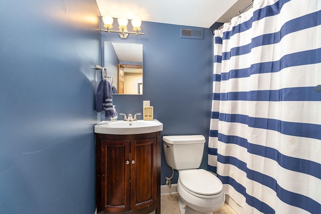 1058 Emerson Rd, Park Hills, KY 41011 - full bath with toilet, vanity, baseboards, and curtained shower