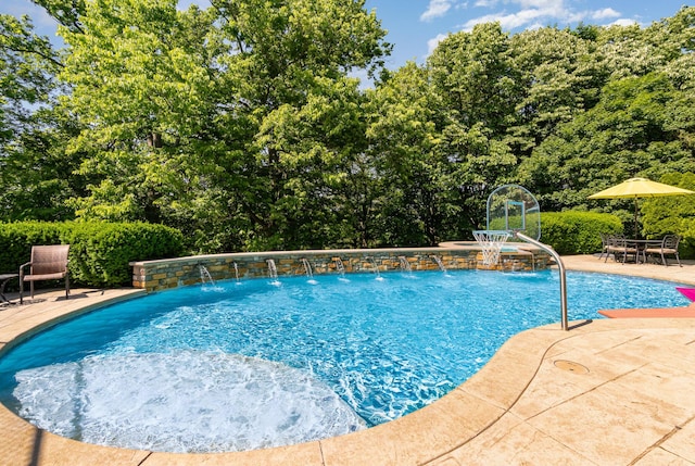 2090 Edenderry Dr, Fort Mitchell, KY 41017 - swimming pool featuring a patio