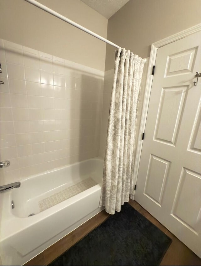9072 Timberbrook Ln Unit B, Florence, KY 41042 - bathroom with shower / bath combo with shower curtain