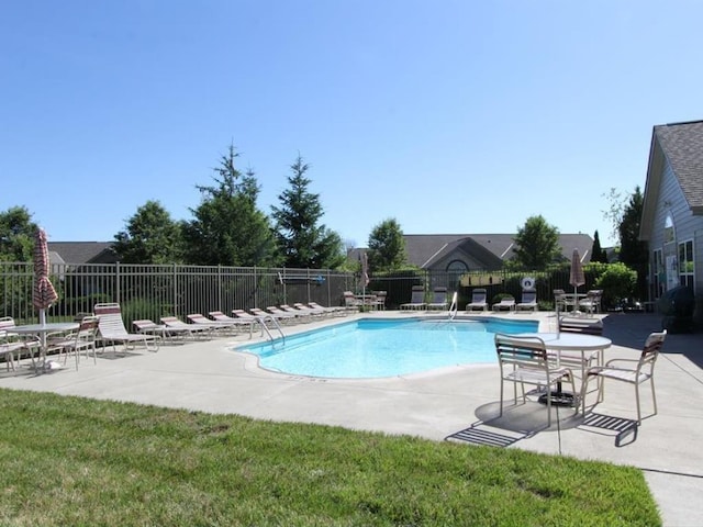9072 Timberbrook Ln Unit B, Florence, KY 41042 - community pool with a patio