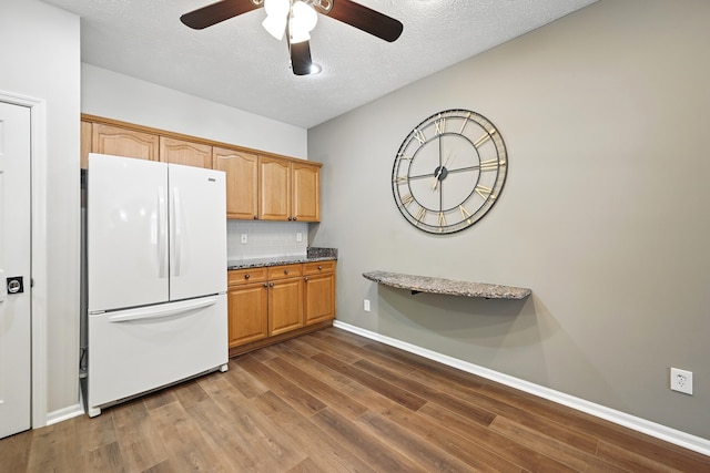 9072 Timberbrook Ln Unit B, Florence, KY 41042 - kitchen featuring freestanding refrigerator, dark wood-style floors, a ceiling fan, decorative backsplash, and dark stone countertops