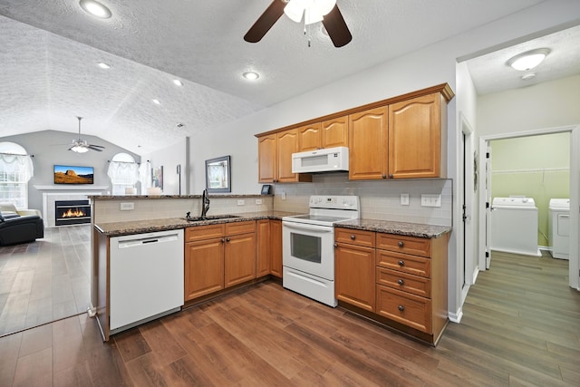 9072 Timberbrook Ln Unit B, Florence, KY 41042 - kitchen featuring white appliances, a ceiling fan, separate washer and dryer, a peninsula, and a sink