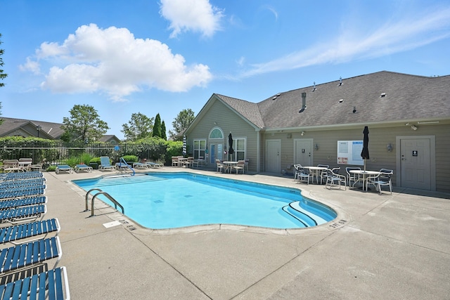 9072 Timberbrook Ln Unit B, Florence, KY 41042 - community pool with a patio area