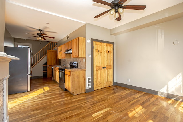 1707 Eastern Ave Unit 1709, Covington, KY 41014 - kitchen featuring electric range, a ceiling fan, freestanding refrigerator, and light wood-type flooring