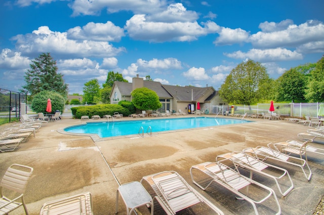 2239 Teal Briar Ln Unit 206, Burlington, KY 41005 - community pool featuring a patio area