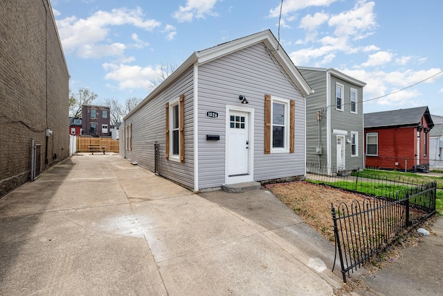 1026 Orchard St, Newport, KY 41071 - shotgun-style home with driveway