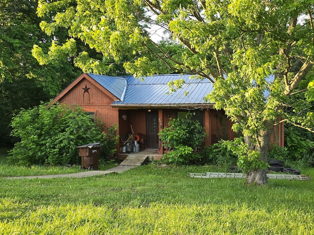 926 E Mount Zion Rd, Independence, KY 41051 - view of front of house featuring metal roof and a front lawn
