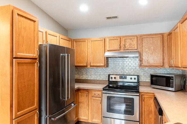 857 Slate Vw, Cold Spring, KY 41076 - kitchen featuring appliances with stainless steel finishes, under cabinet range hood, light countertops, and backsplash