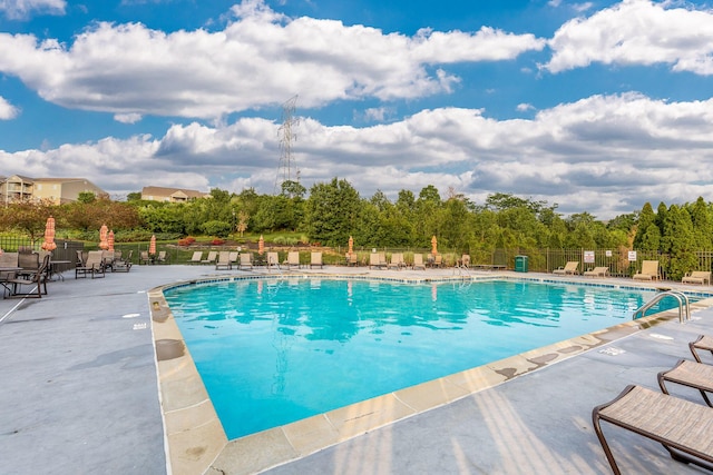 857 Slate Vw, Cold Spring, KY 41076 - community pool with a patio area
