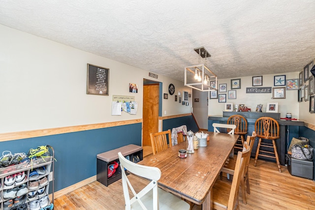 2919 Watts Rd, Burlington, KY 41005 - dining area with wood finished floors, a textured ceiling, and baseboards