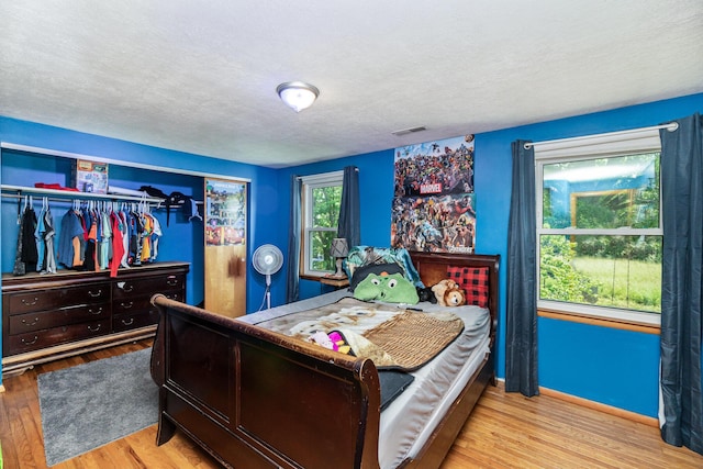 2919 Watts Rd, Burlington, KY 41005 - bedroom featuring wood finished floors, a closet, a textured ceiling, and baseboards