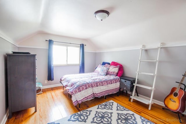 212 James Ave, Erlanger, KY 41018 - bedroom featuring lofted ceiling, wood finished floors, and baseboards