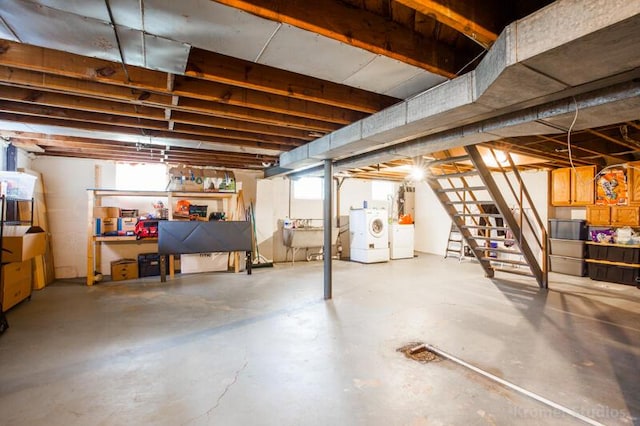 212 James Ave, Erlanger, KY 41018 - below grade area featuring washing machine and dryer, a sink, and stairs