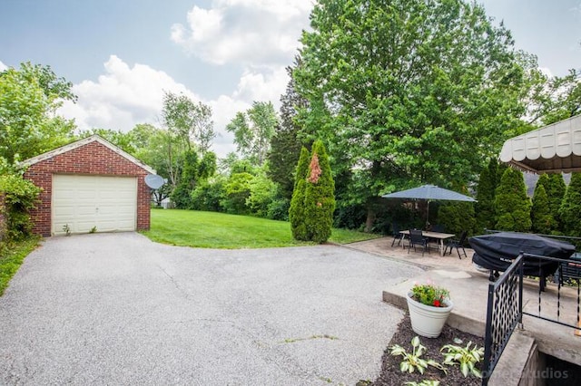 212 James Ave, Erlanger, KY 41018 - view of patio / terrace featuring a garage, an outdoor structure, and asphalt driveway