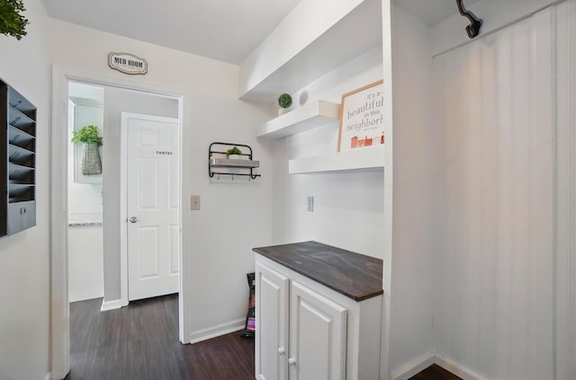 856 Moonstone Ct, Crescent Springs, KY 41017 - mudroom with dark wood finished floors and baseboards