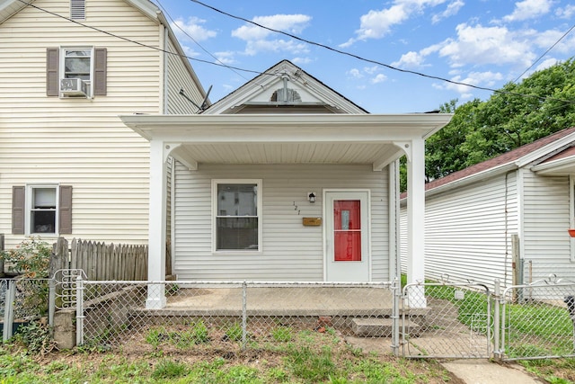 127 5th Ave, Dayton, KY 41074 - shotgun-style home with a fenced front yard, a gate, and covered porch