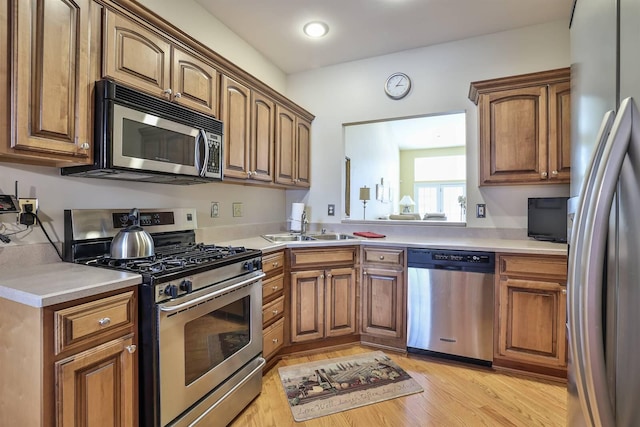 2754 Mansion Pl, Crestview Hills, KY 41017 - kitchen with stainless steel appliances, a sink, light wood finished floors, light countertops, and brown cabinets