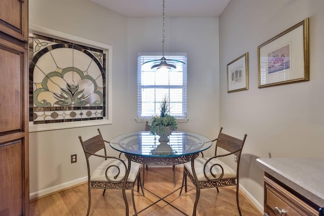 2754 Mansion Pl, Crestview Hills, KY 41017 - dining room featuring light wood-style floors and baseboards