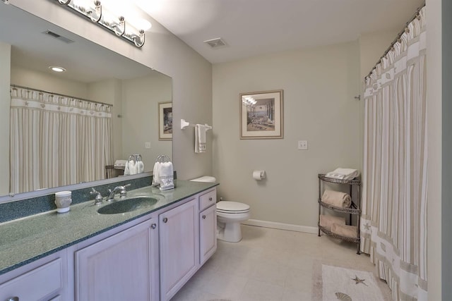 2754 Mansion Pl, Crestview Hills, KY 41017 - bathroom featuring vanity, toilet, and baseboards