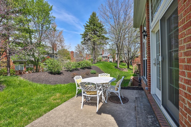 2754 Mansion Pl, Crestview Hills, KY 41017 - view of patio with outdoor dining space