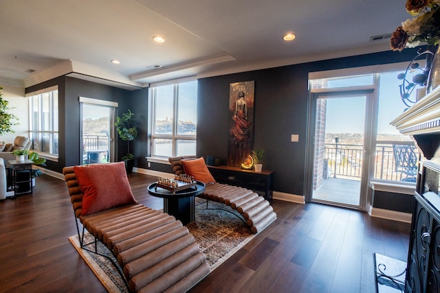 101 Harbor Greene Dr Unit W705, Bellevue, KY 41073 - living room featuring baseboards, wood finished floors, recessed lighting, and ornamental molding