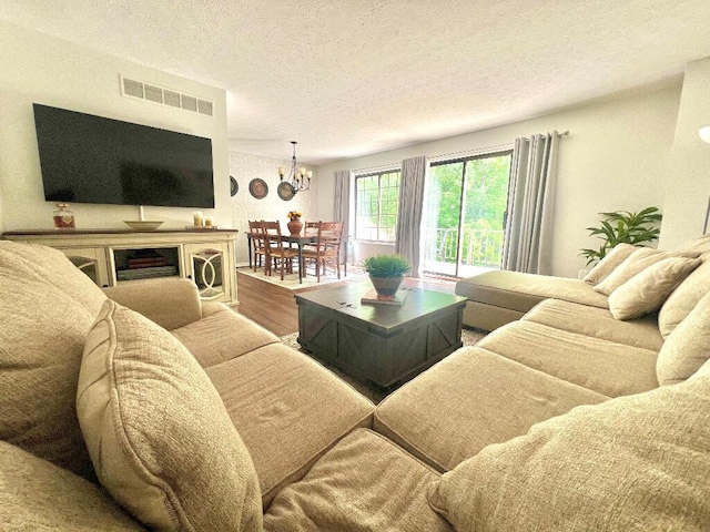 202 Shaker Heights Ln, Crestview Hills, KY 41017 - living area featuring a chandelier, wood finished floors, and a textured ceiling