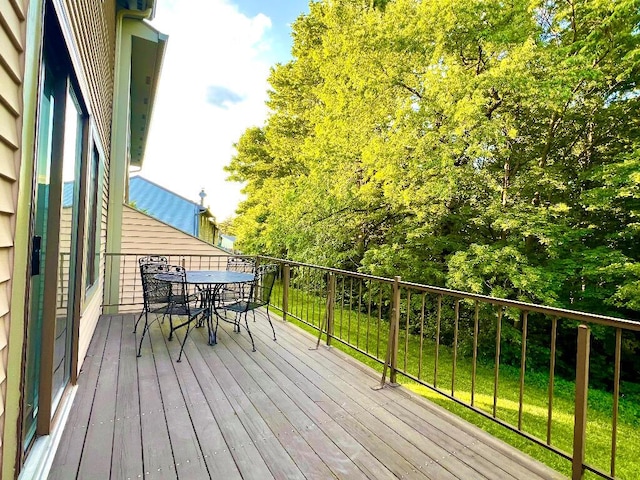 202 Shaker Heights Ln, Crestview Hills, KY 41017 - wooden terrace featuring outdoor dining area
