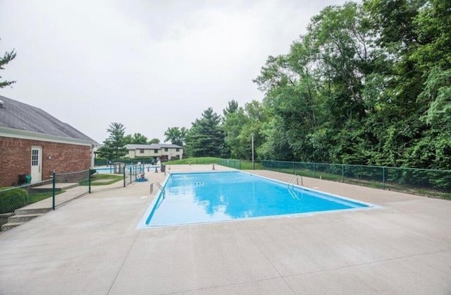202 Shaker Heights Ln, Crestview Hills, KY 41017 - community pool with a patio and view of scattered trees