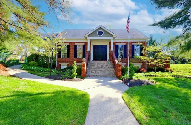 202 Shaker Heights Ln, Crestview Hills, KY 41017 - view of front facade featuring a front lawn and brick siding