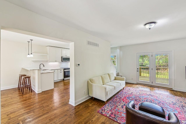 831 Linden Ave, Newport, KY 41071 - living room with dark wood-style floors and baseboards
