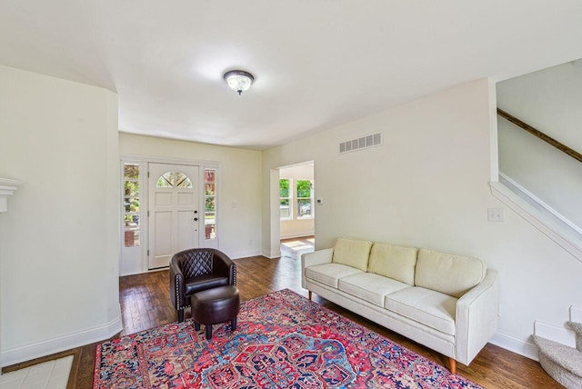 831 Linden Ave, Newport, KY 41071 - living room featuring wood finished floors and baseboards