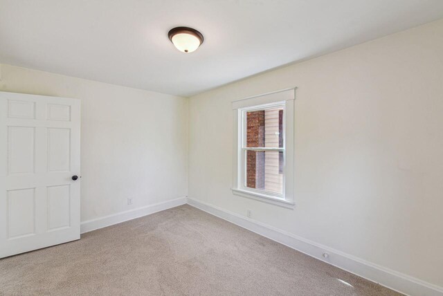 831 Linden Ave, Newport, KY 41071 - unfurnished room featuring carpet floors and baseboards