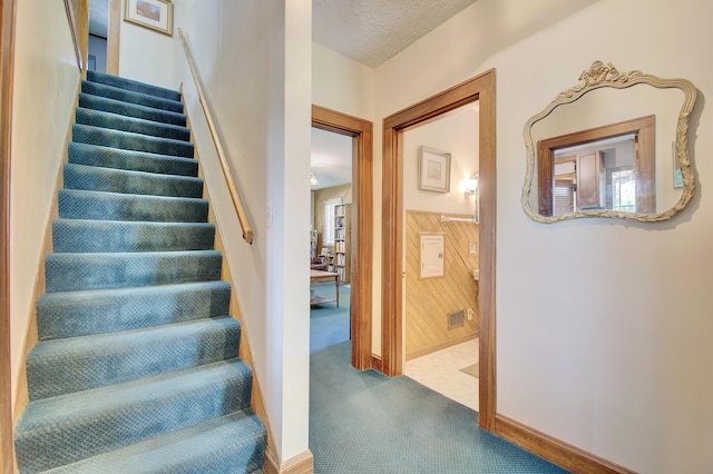 2641 Turkeyfoot Rd, Lakeside Park, KY 41017 - staircase with carpet floors and baseboards