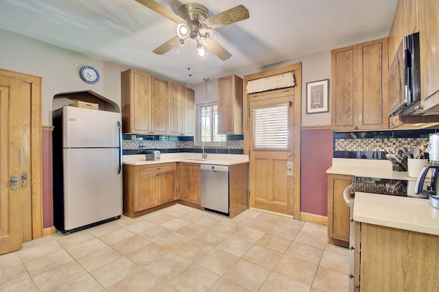 2641 Turkeyfoot Rd, Lakeside Park, KY 41017 - kitchen with appliances with stainless steel finishes, a sink, ceiling fan, tasteful backsplash, and light countertops