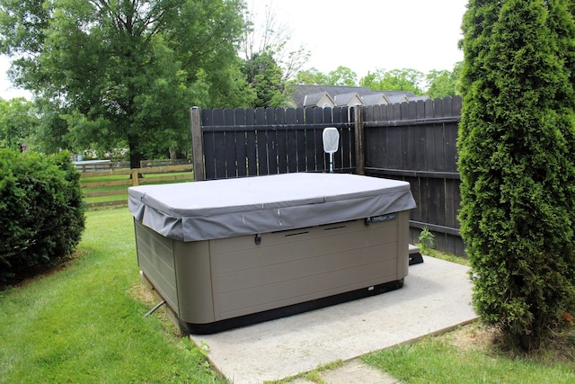 10083 Irish Way, Union, KY 41091 - view of yard featuring a hot tub