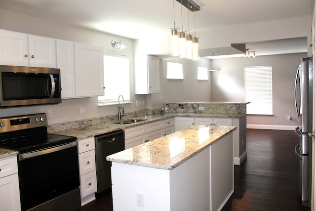 10083 Irish Way, Union, KY 41091 - kitchen with stainless steel appliances, a sink, a peninsula, white cabinetry, and a center island
